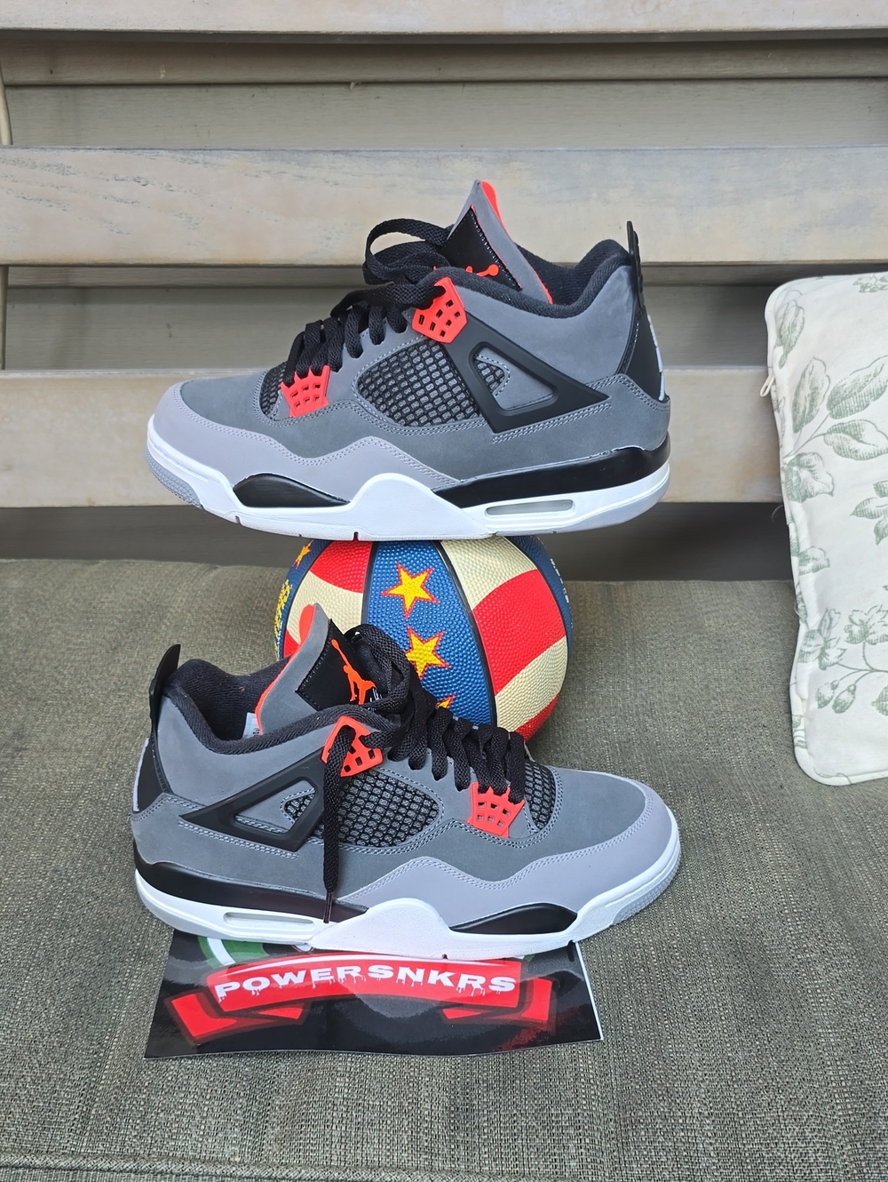 JORDAN 4 TRAINERS.